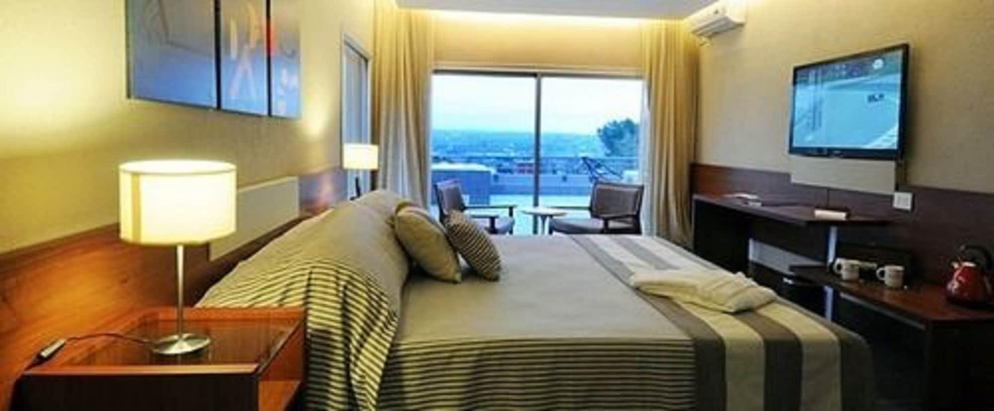 Pinares Panorama Suites, Spa & Convention Center Villa Carlos Paz Exterior photo