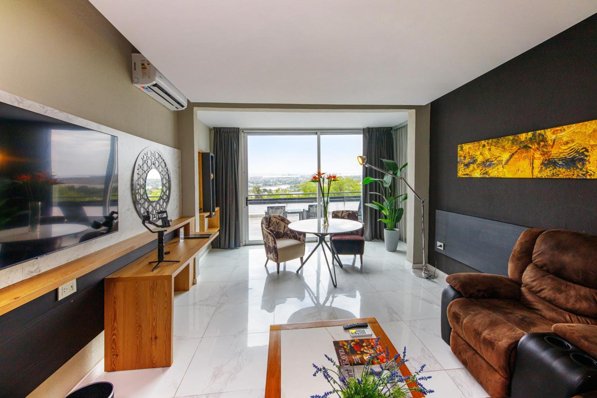 Pinares Panorama Suites, Spa & Convention Center Villa Carlos Paz Exterior photo